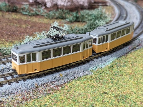 Kato urban tram powered - powered, yellow